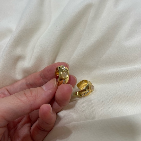 Leeada 14K Gold Reign Chunky Hoops Earrings NWOT - Picture 3 of 4